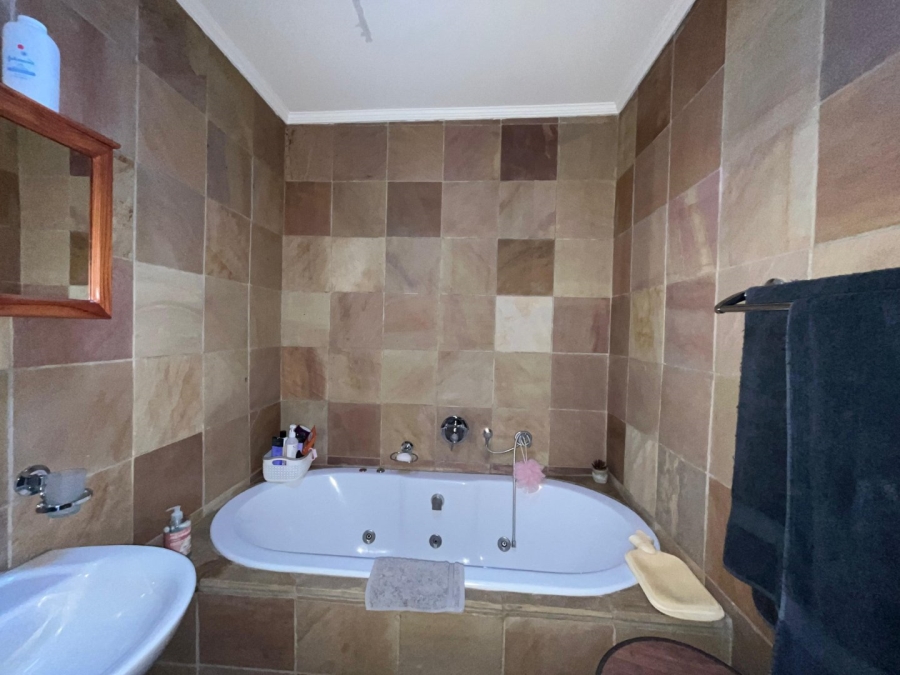 4 Bedroom Property for Sale in Lindequesdrif North West